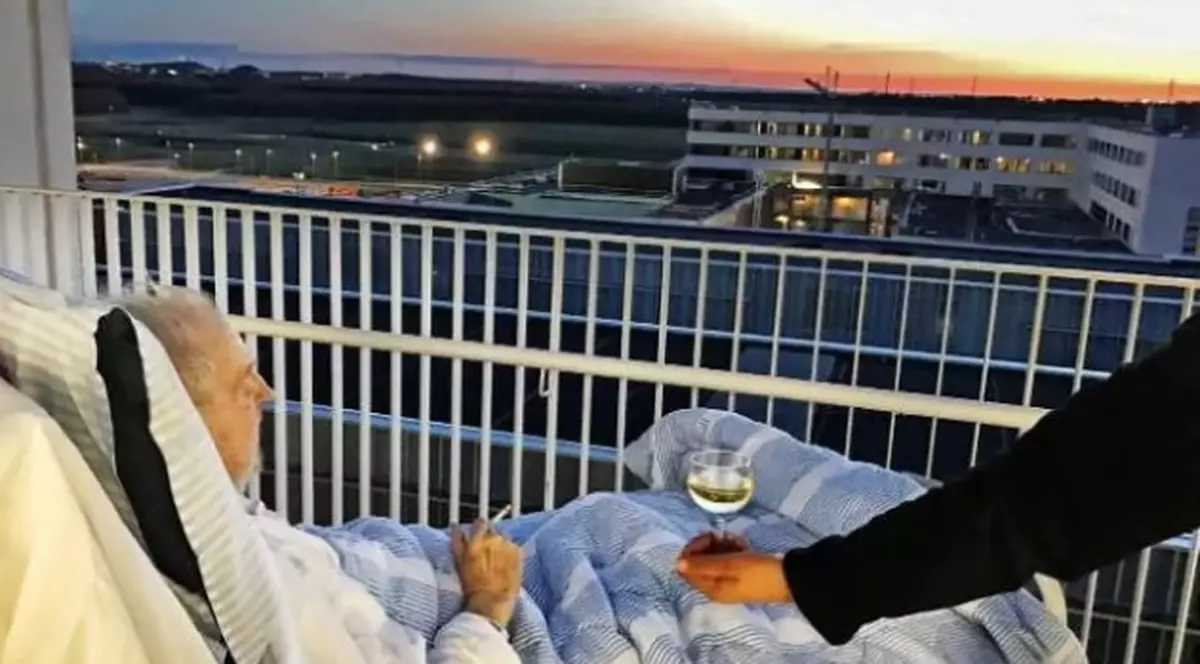O țigară și un pahar de vin - angajații unui spital i-au îndeplinit ultima dorință a unui bărbat aflat pe moarte
