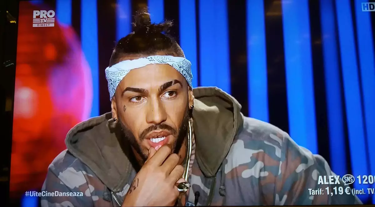 Alex Velea a dus-o greu de tot. Vindea haine cu sacul de rafie în spate pe străzi