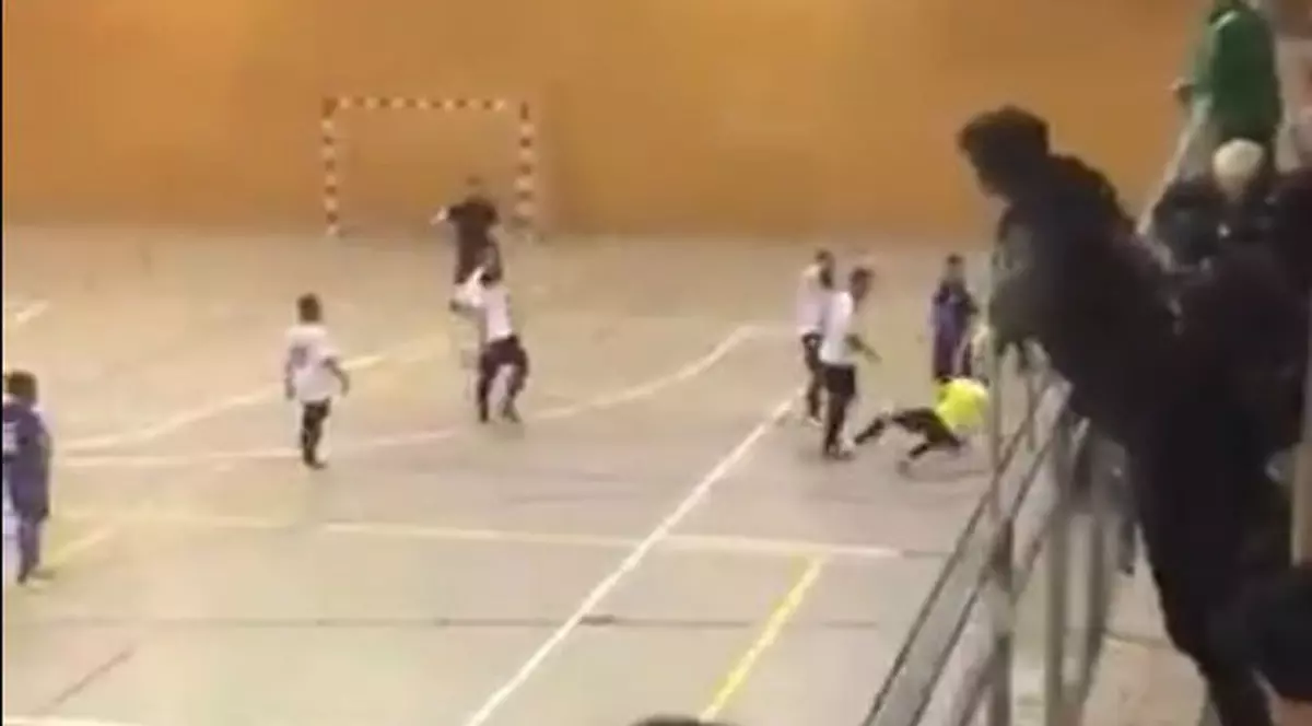 Fotbalist arestat după ce i-a dat un pumn arbitrului! S-a întâmplat în campionatul de futsal al Spaniei