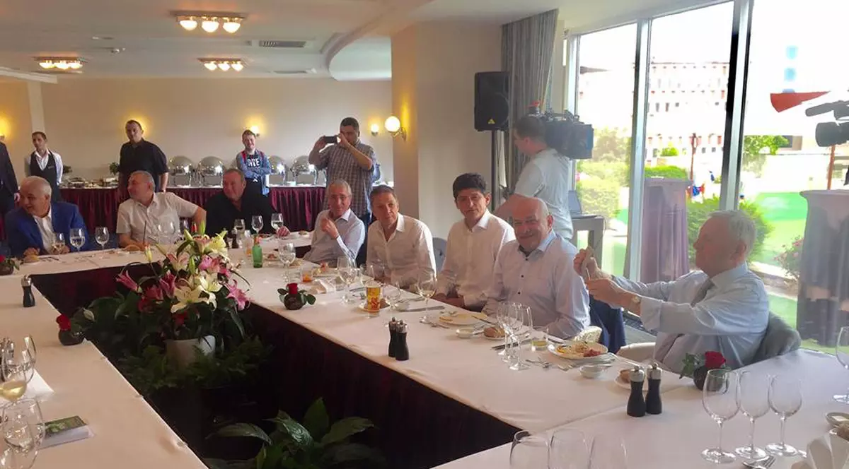 Steaua 86 s-a reunit duminică la hotelul Intercontinental. Belo: ”N-am baut înainte că nu aveam voie. Acum putem, dar nu ne lasa doctorul!”.