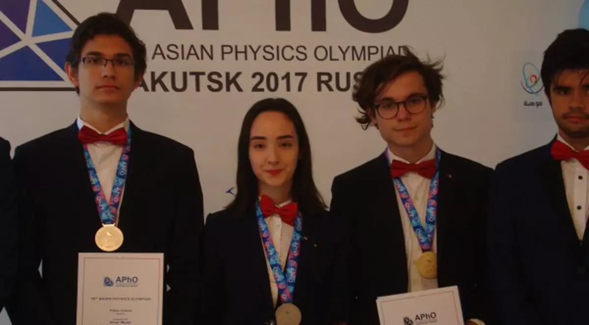 Trei elevi români, medaliați la Olimpiada Asiatică de Fizică