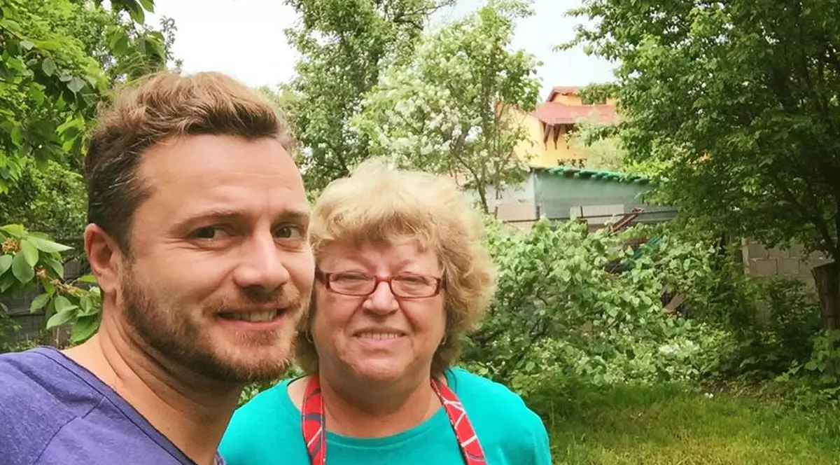 Mama lui Tavi Clonda își sărbătorește ziua numelui. Ce mesaj i-a transmis artistul