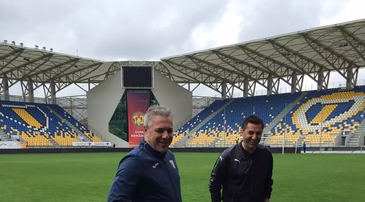 Șumudică și Claudiu Niculescu au făcut glume la poza oficială a Cupei României