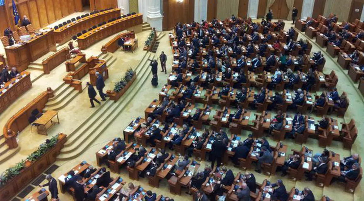 Propunere legislativă pentru prevenirea comerţului cu miere şi produse apicole falsificate, votată de senatori