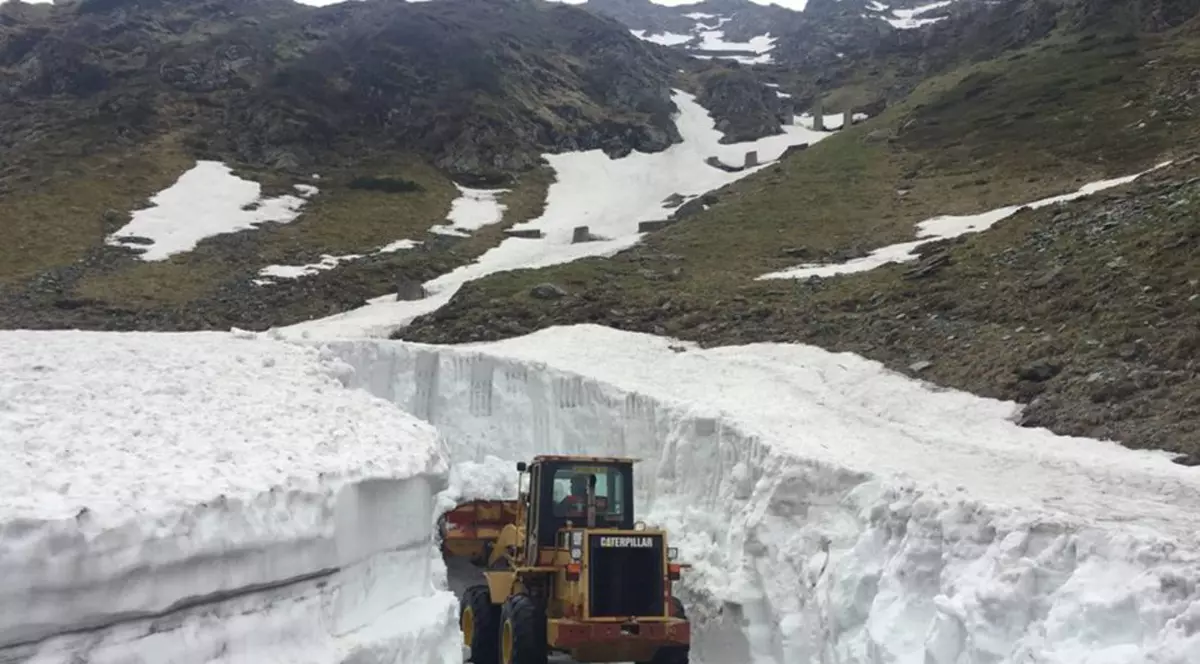 VIDEO | Cum arată Transfăgărășanul cu câteva zile înainte de sosirea verii