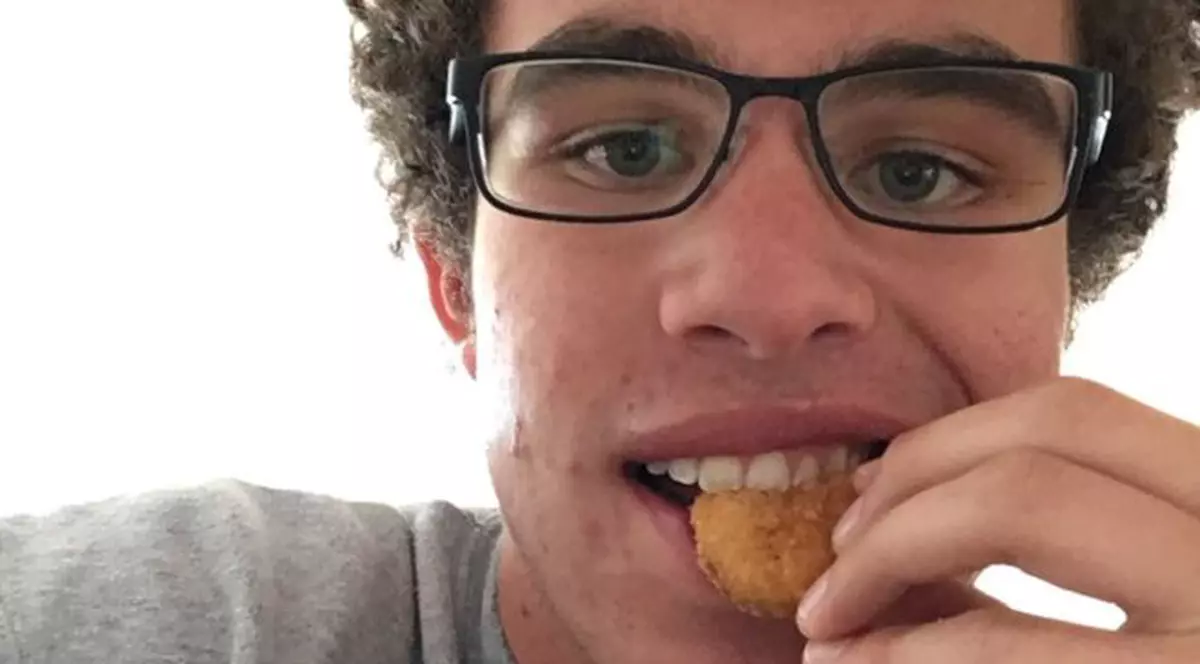 Cum a reușit un tânăr să primească gratuit timp de un an chicken nuggets. Povestea celui mai distribuit mesaj de pe Twitter