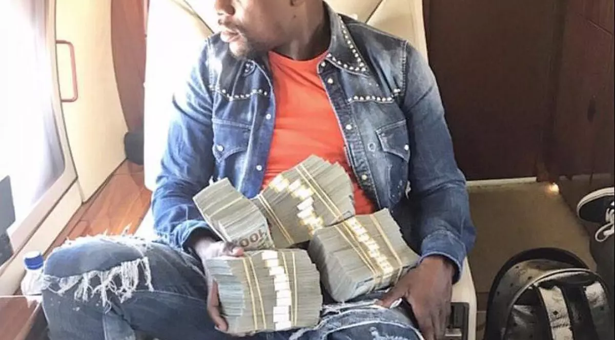 Floyd Mayweather a dat încă un tun uriaș la pariuri