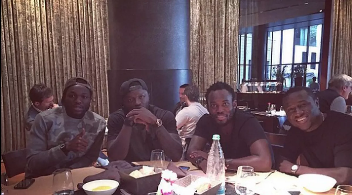 Muntari, frații războinici. Unul are mașină camuflată, celălalt umblă cu ”tancul” prin oraș / GALERIE FOTO