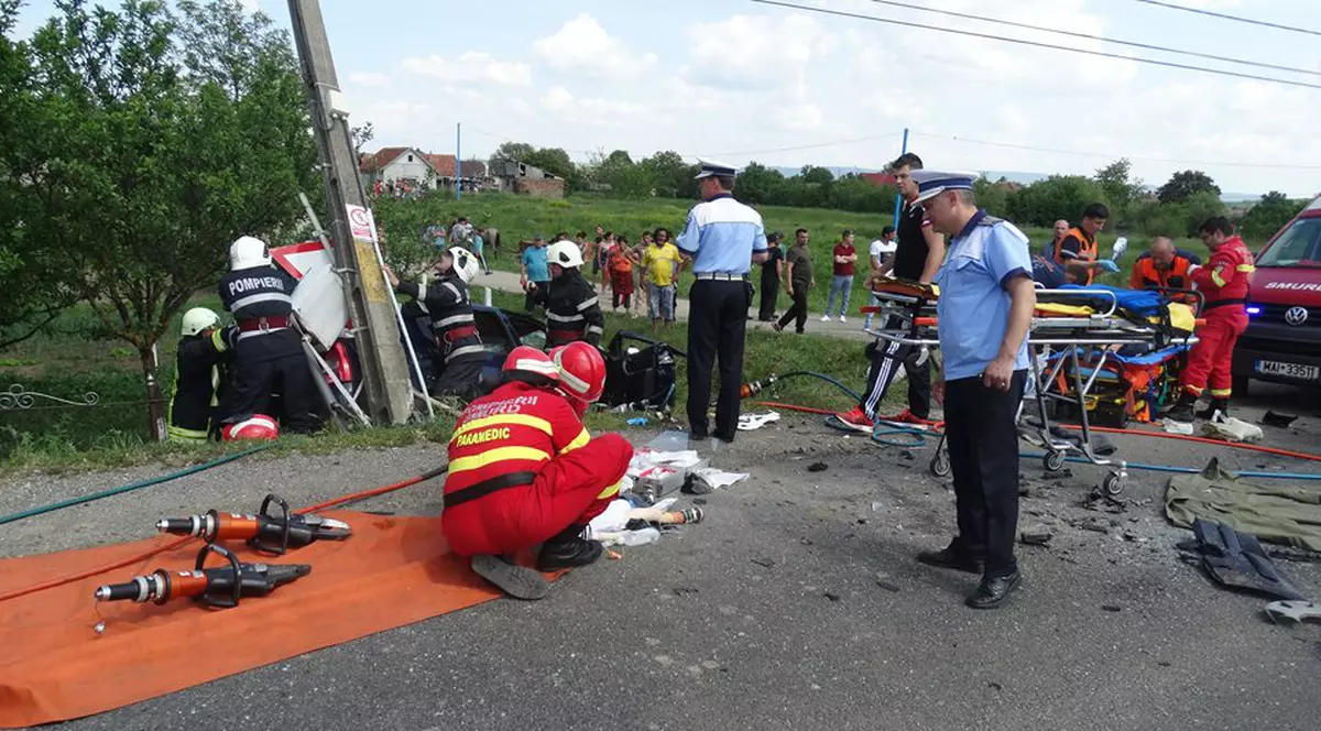 Sfârșit de săptămână însângerat pe drumurile din țară. Opt morți și peste 20 de răniți în accidente înfiorătoare. Printre victime sunt și copii