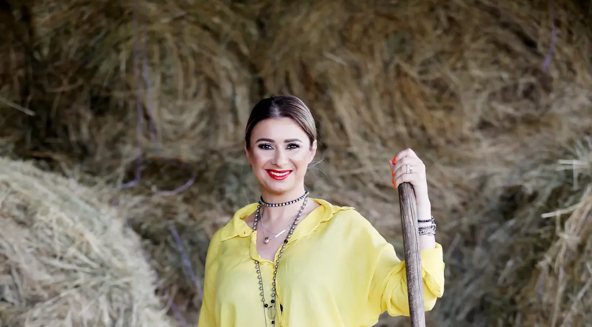 INTERVIU EXCLUSIV/ Anamaria Prodan, ”dresoare” de fermieri, cu patalama la mână. O țărancă autentică!