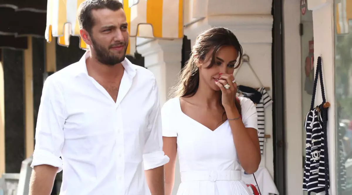 Cea mai tandră ipostază în care au fost văzuți Mădălina Ghenea și iubitul ei. Săruturi fierbinți sub apă