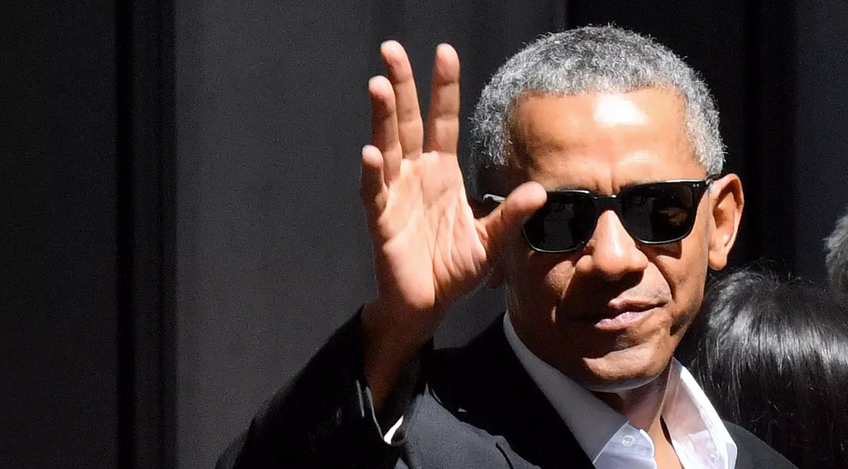 Barack Obama l-a avertizat pe Mark Zuckerberg despre știrile false de pe Facebook