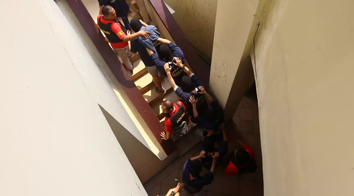 Zeci de bărbați au fost arestați în Indonezia, pentru că au luat parte la o “petrecere gay”