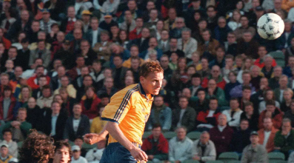 Kennet Andersson, călăul naţionalei de fotbal a României de la World Cup '94, este campionul Suediei la veterani, la săritura în înălţime