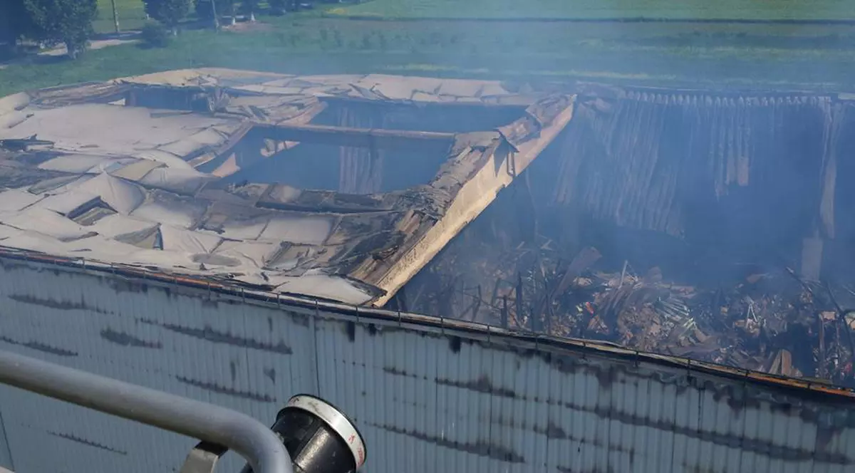 FOTO&VIDEO/ Incendiul din Dărăști încă nu a fost lichidat. Există focare mocnite chiar și după 60 de ore