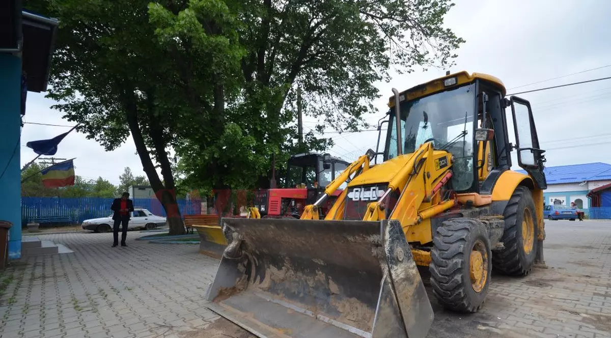 îngropați cu excavatorul la cererea primarului