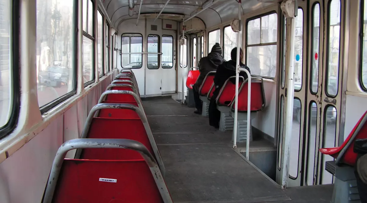 Mare atenție! Care sunt locurile pe care e bine să te așezi în mijloacele de transport în comun