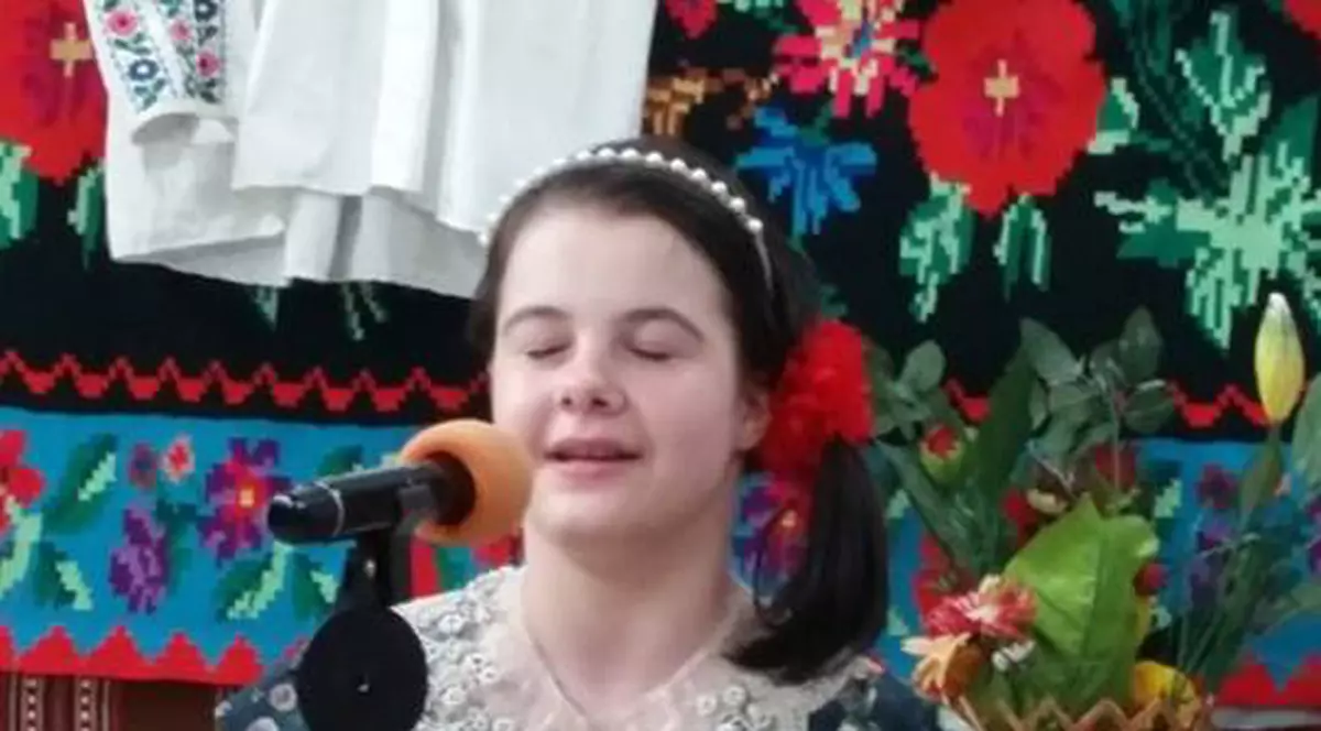 Moment special pentru Lorelai Moșneguțu, fata fără mâini care cântă la pian. A cântat în deschiderea concertului Andei Adam