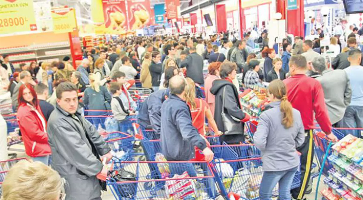 Carne de pui expirată de șase ani, vândută în magazin / GALERIE FOTO