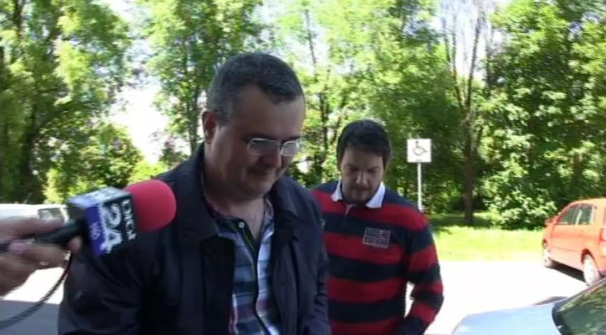 Medicul Sorin Velicu din Brașov, acuzat de dare și luare de mită. Soția sa și alți doi medici din Craiova sunt cercetați în dosarul scandalos