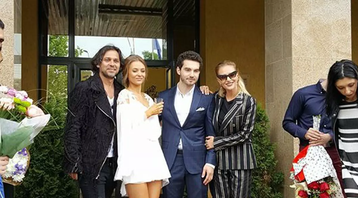 VIDEO/ Oana, sora Deliei Matache, s-a cununat civil. Mama sa a ajuns la finalul ceremoniei!
