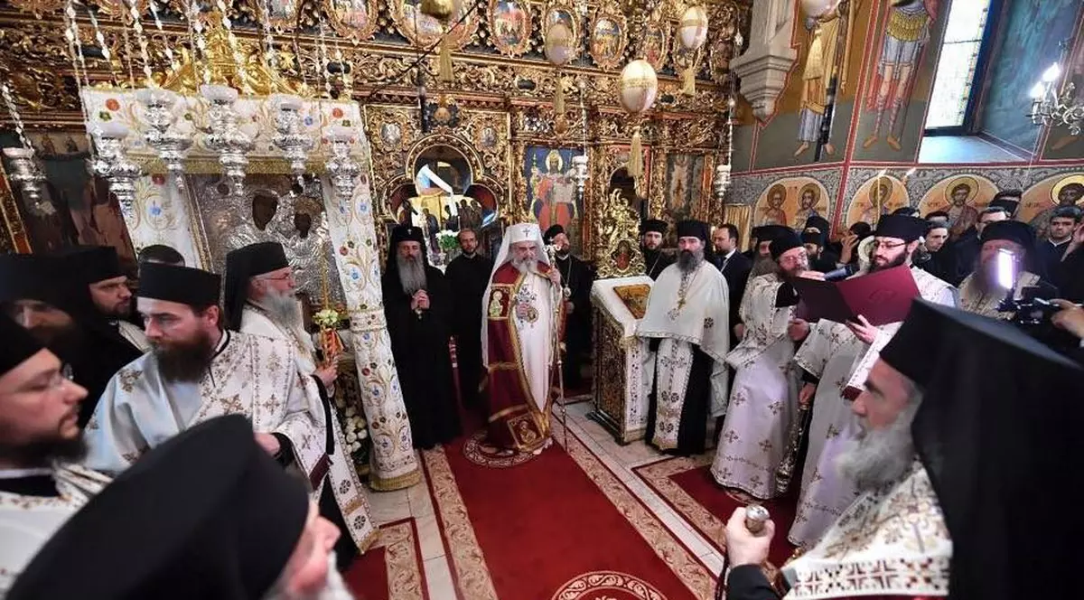 Sărbătoare la Mănăstirea Putna. Patriarhul Daniel, prezent la canonizarea sfinților putneni