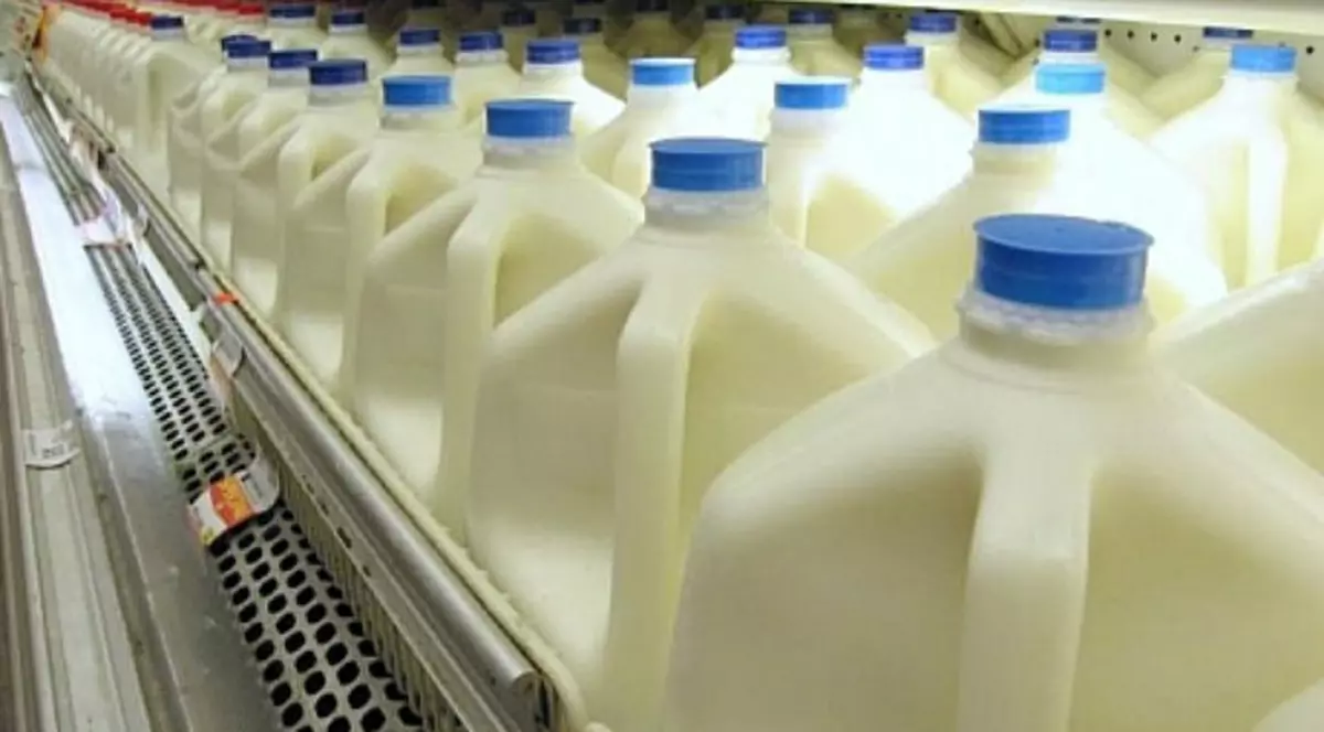 Parlamentul vrea reguli mai stricte privind etichetarea laptelui