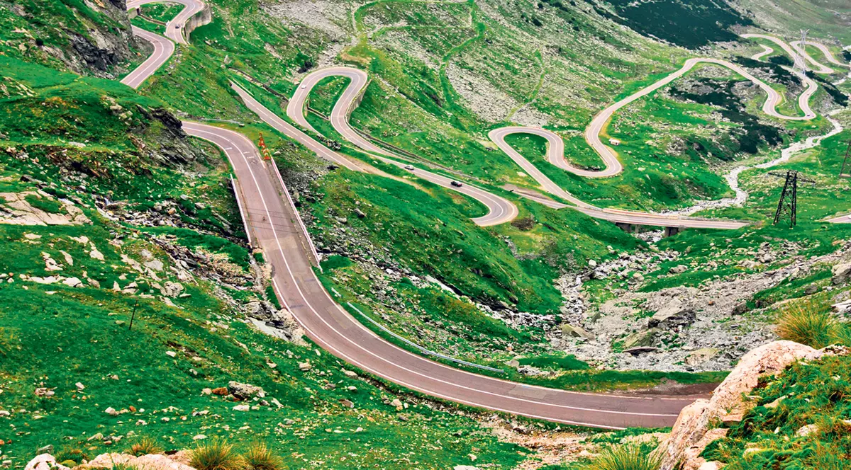 Transfăgărășan în topul celor 25 de locuri pe care trebuie să le vizitezi în Europa de Est