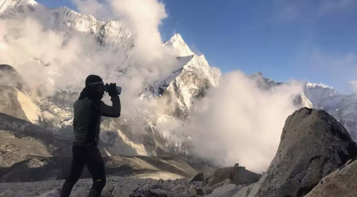 Alpiniști români, surprinși de avalanșă în Himalaya