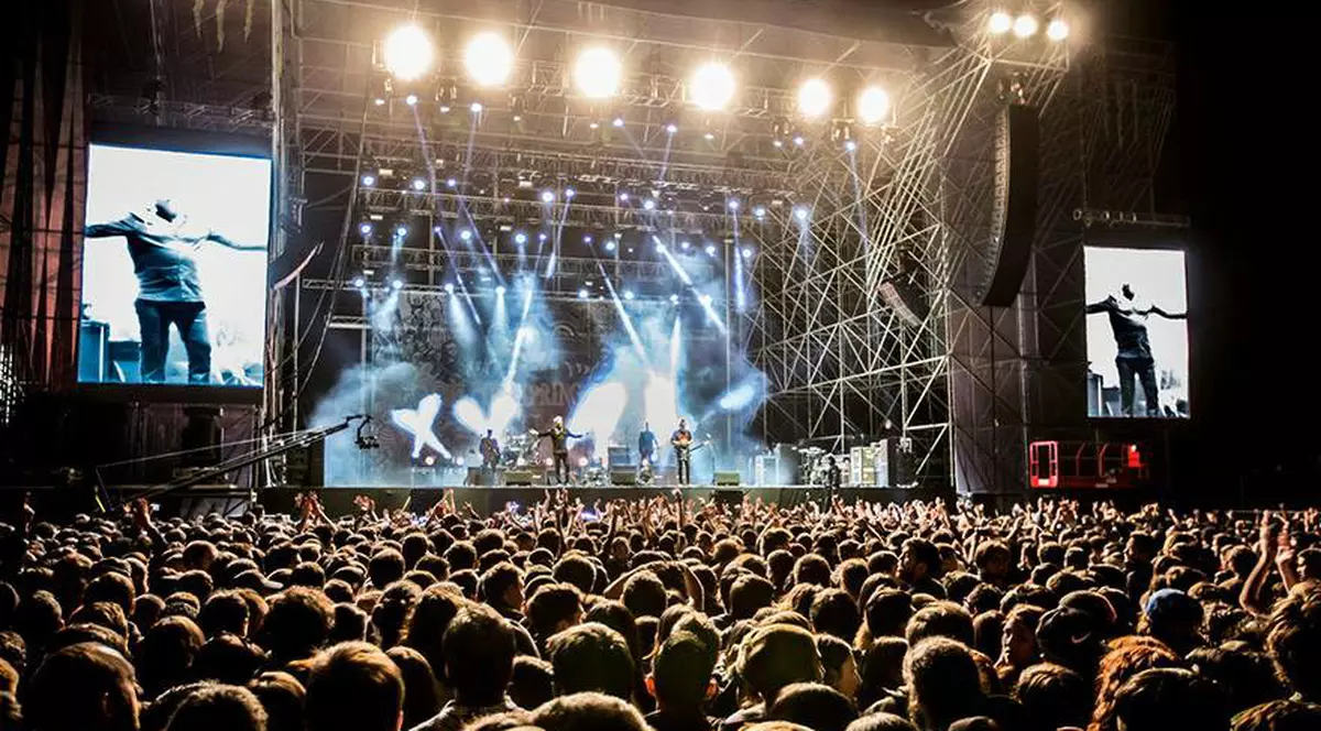 GALERIE FOTO/ 25.000 de spectatori au cântat cu Kings of Leon ”Sex on Fire” pe Arena Națională