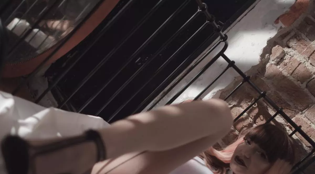 Andreea Antonescu a lansat piesa și videoclipul Amanta fidelă