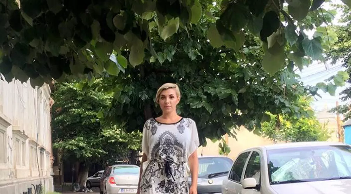 Sorana Darclee a îmbrăcat cea mai scurtă rochie și a ieșit în oraș. “Ce apariție…Trage-o mai jos!”