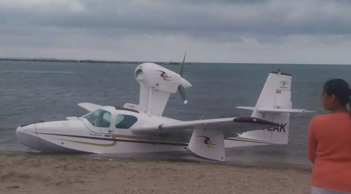 A aterizat cu hidroavionul pe plaja din Mamaia