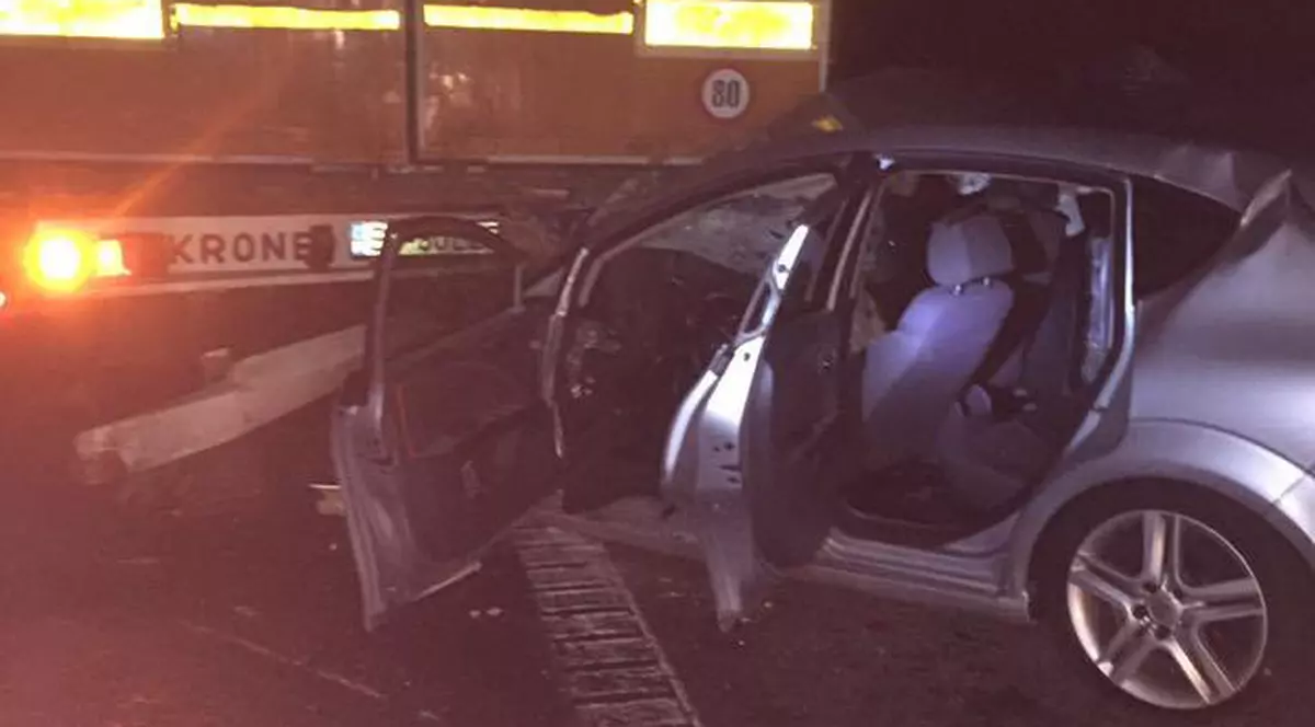 Accident în lanț pe Autostrada Soarelui. Ciocnire violentă între trei mașini și un camion