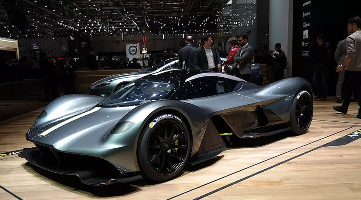 Un român a cumpărat noul model Aston Martin Valkyrie