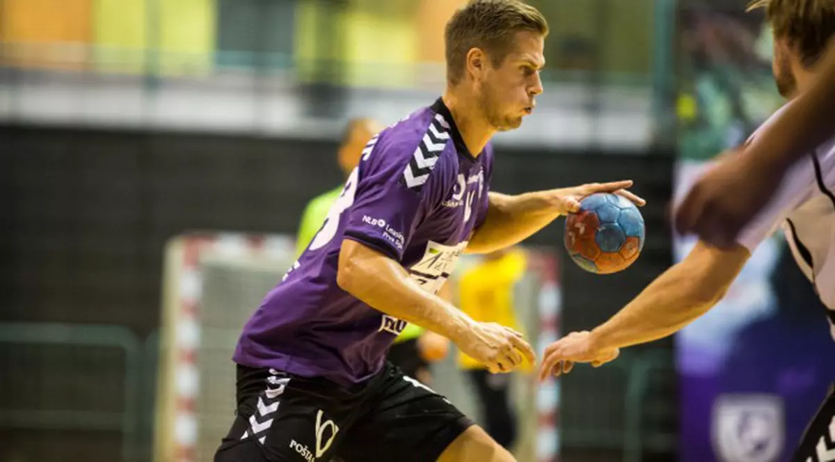 Echipa masculină de handbal CSM București l-a achiziționat pe slovenul Gasper Hrastnik