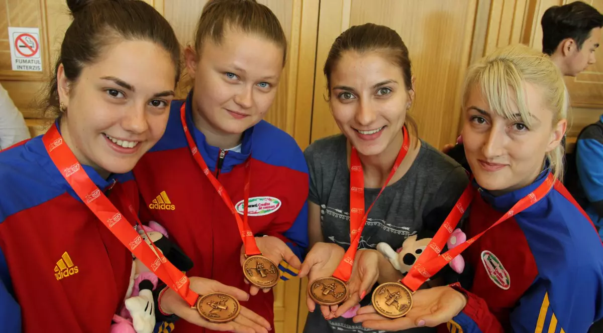 Primire de gală pentru medaliatele cu bronz la spadă la Campionatele Europene de scrimă / FOTO
