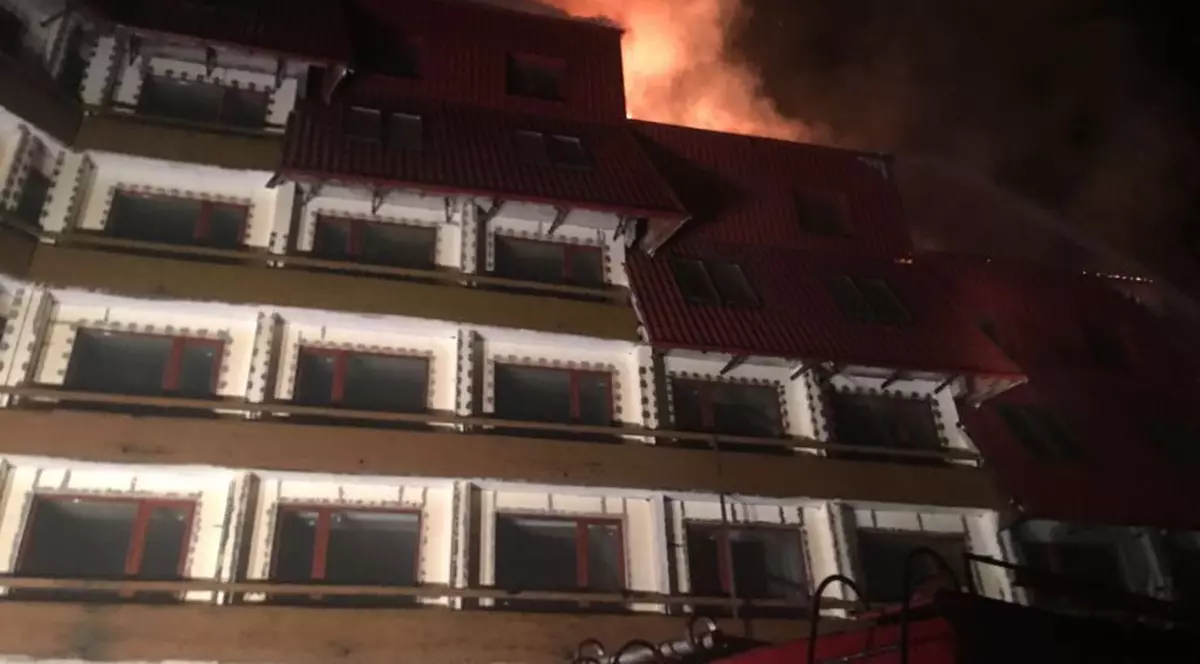 Incendiu la un hotel din Poiana Brașov.