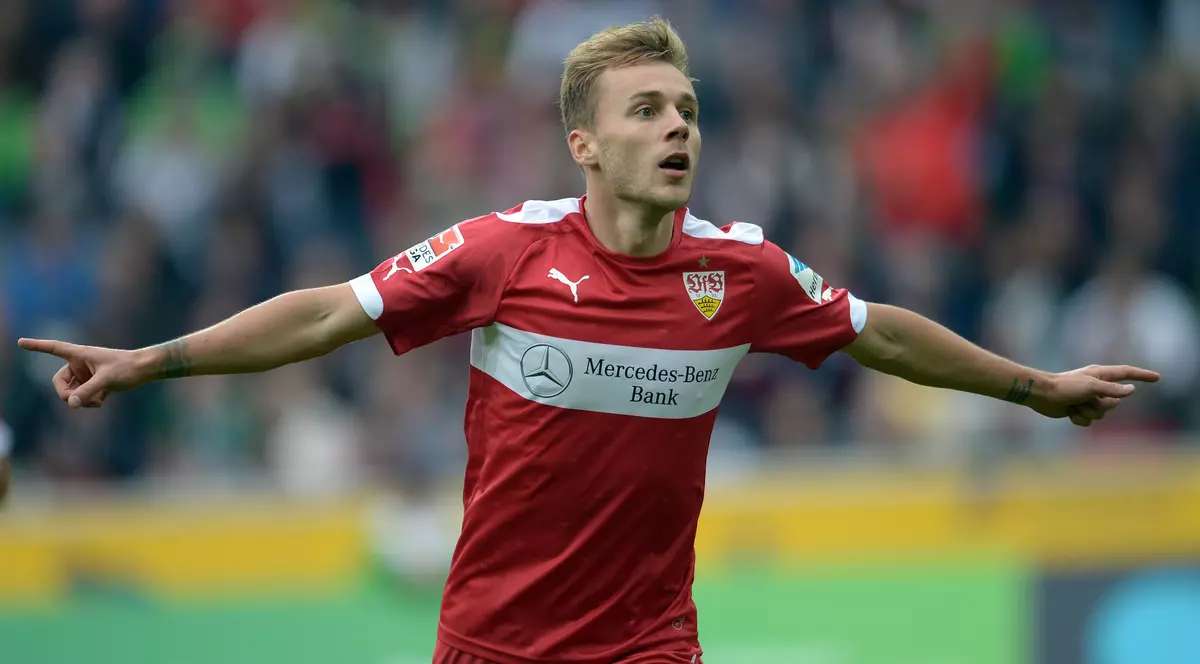 Alexandru Maxim, bucurându-se pentru un gol marcat în tricoul lui VfB Stuttgart. (FOTO: EPA)
