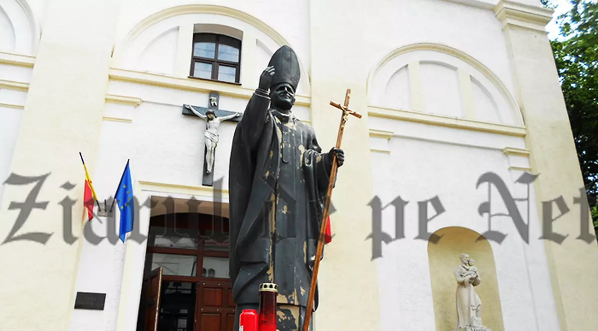 Statuia Papei Ioan Paul al II-lea din Suceava