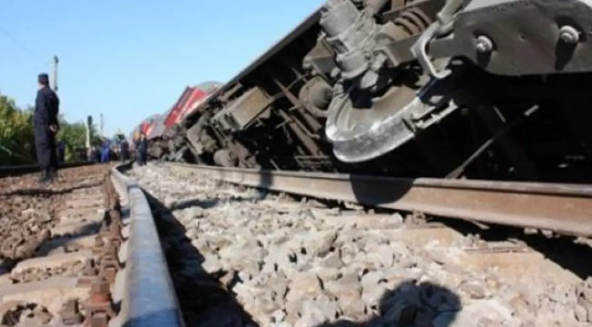 Un tren a deraiat în județul Argeș. Clipe de groază pentru pasageri