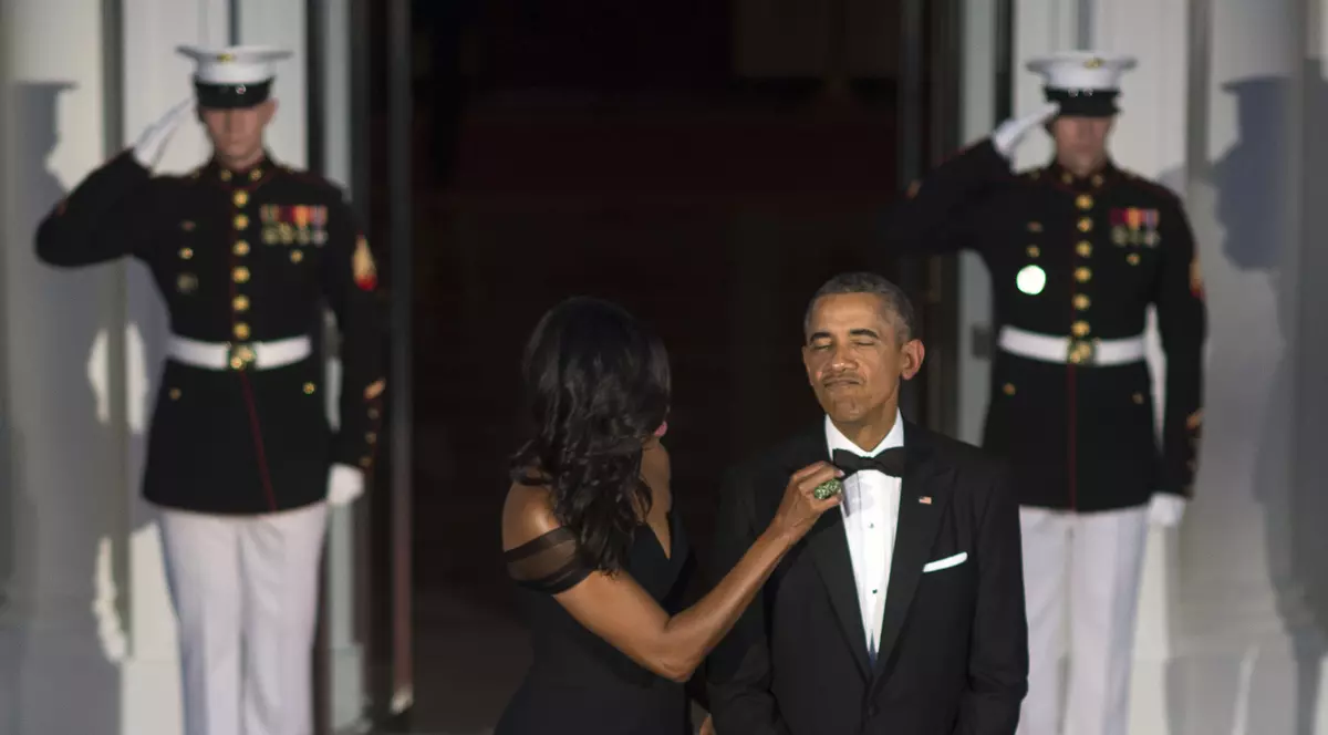 Obama a purtat același costum de gală 8 ani