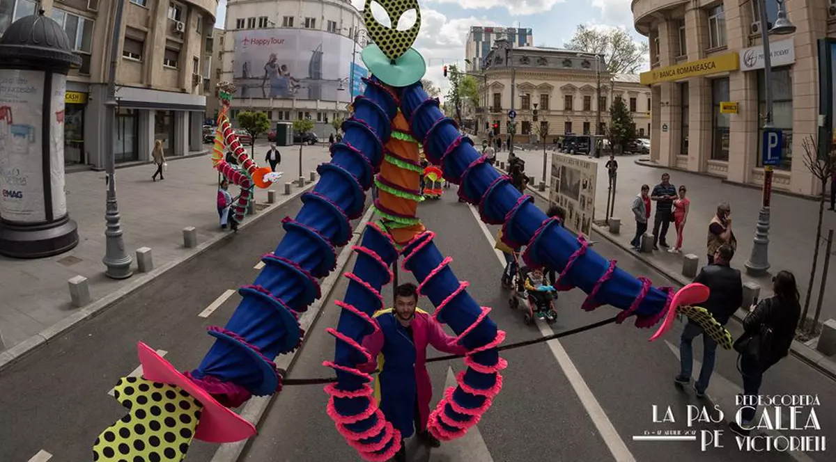 Distracție în minivacanța în București. Calea Victoriei este pietonală. Parcurile și piscinele sunt principalele atracții