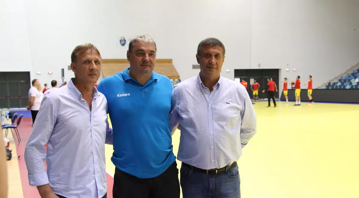 Cămătaru și Săndoi au încurajat naționala de handbal