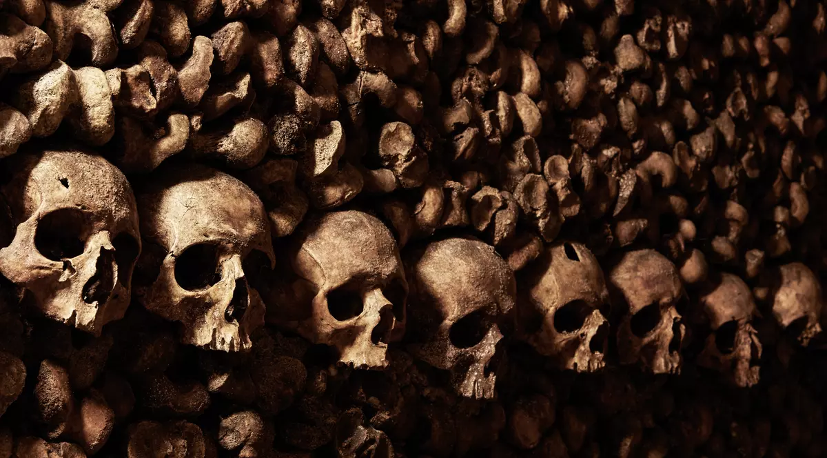 Doi adolescenți salvați din catacombele Parisului după trei zile