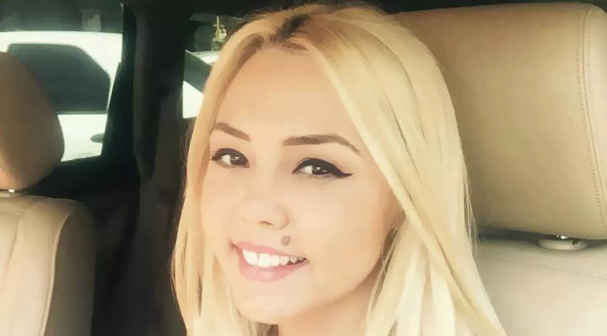 Denisa Manelista nu vrea să primească pe nimeni în vizită. Ce face când vine cineva la ea