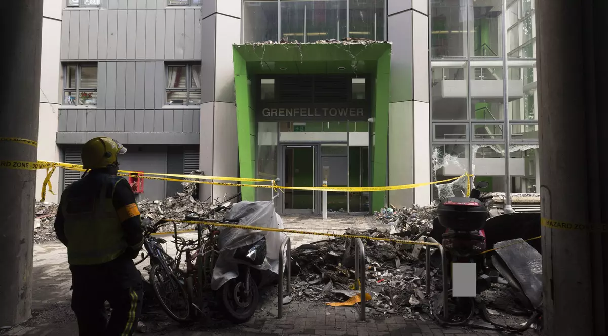 Peste 700 de apartamente din Londra evacuate