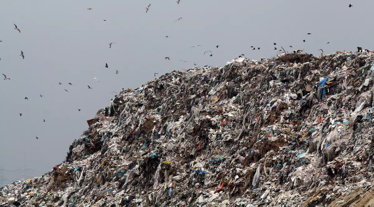 BOMBA ECOLOGICĂ DE LA GROAPA DE GUNOI GLINA A RĂMAS ÎN SFÂRȘIT FĂRĂ AUTORIZAȚIE DE MEDIU