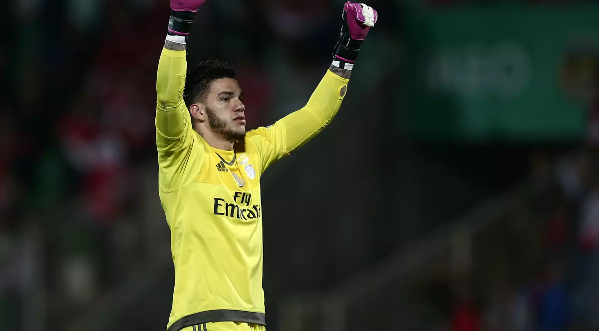 Manchester City l-a transferat pe portarul Ederson Moraes de la Benfica, pentru 40 milioane de euro