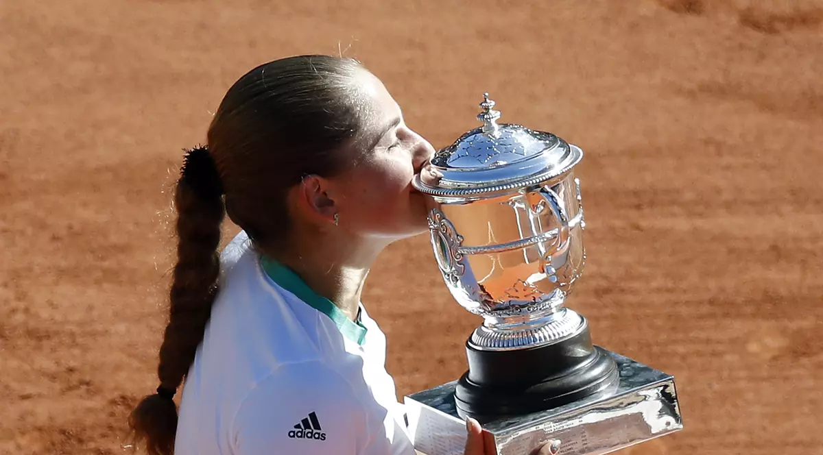 Ostapenko, minunea din Letonia. A lovit mingea cu ură, a învins fabulos! Cât au câștigat finalistele